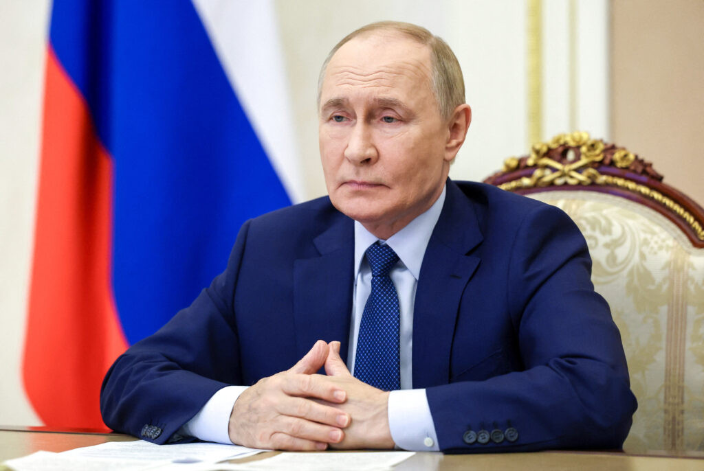 Putin Rusiya qoşunlarının qərargahlarından birinə baş çəkib