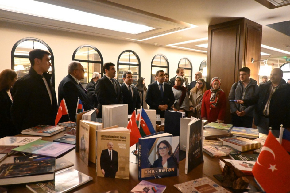 Ankara Musiqi və Gözəl Sənətlər Universitetinə Azərbaycan mədəniyyəti və tarixinə aid kitab kolleksiyası hədiyyə edilib