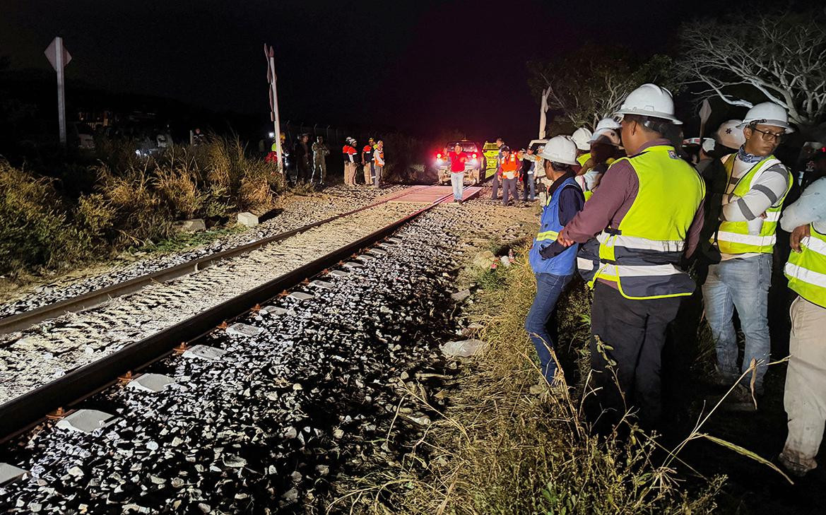 Meksikada qatar qəzası: onlarla ölən və yaralanan var