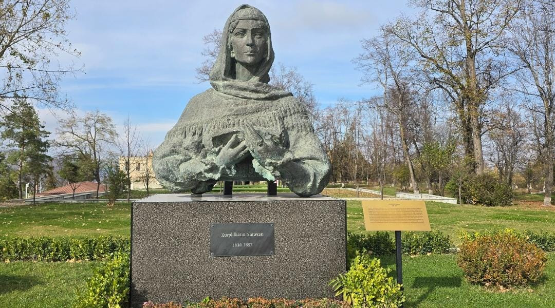 Şuşadakı “Güllələnmiş heykəllər”: