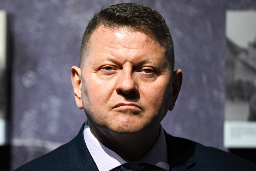 Valeriy Zalujnı istefa vermir