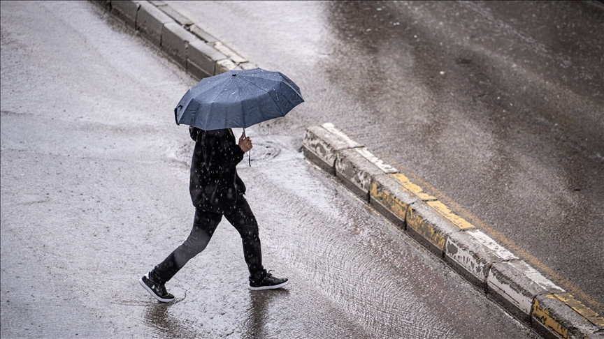 Bəzi yerlərdə güclü külək və yağış var -