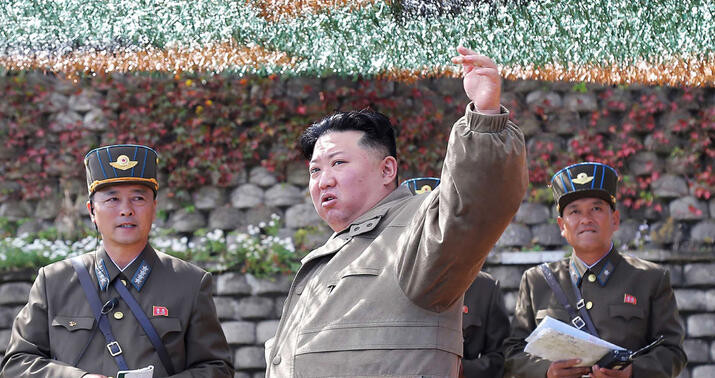 Kim Çen In KXDR-in aparıcı hərbi-sənaye müəssisələrindən birini ziyarət edib