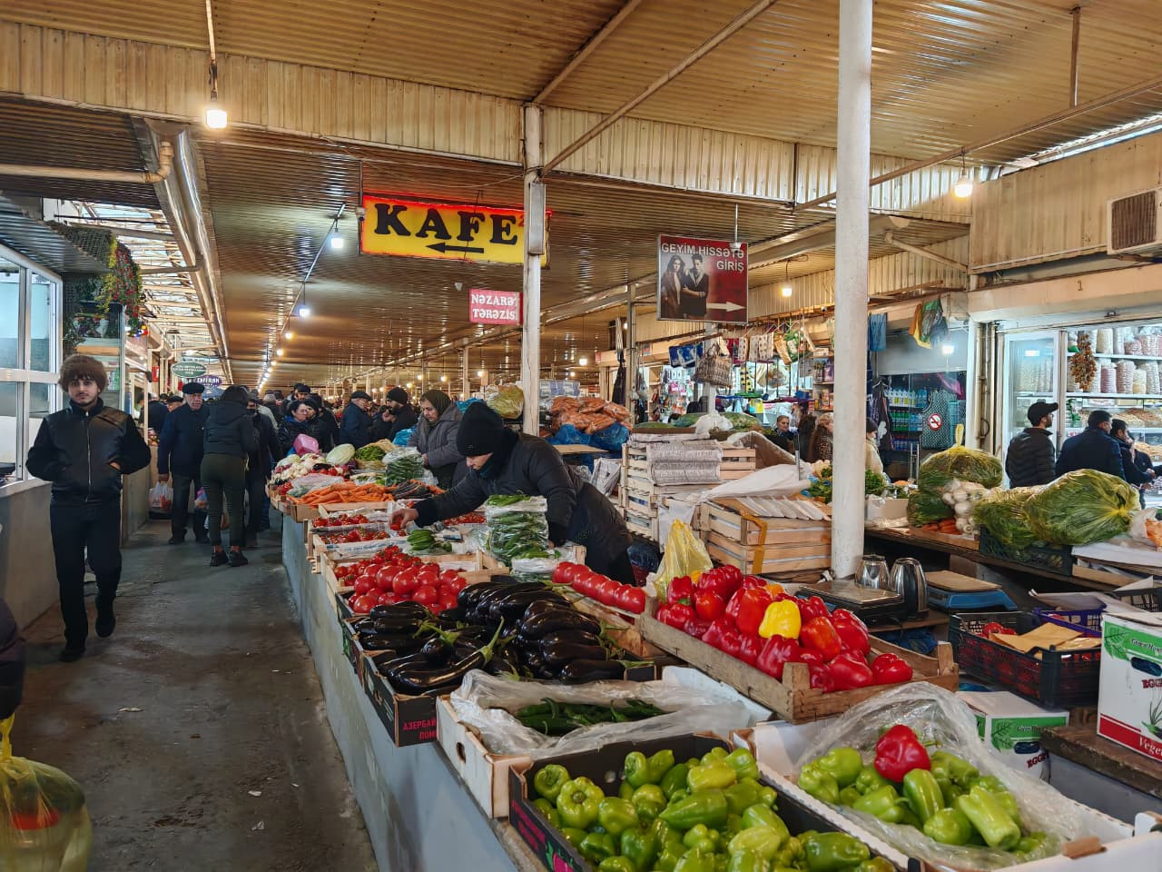 Bayramqabağı bazarda vəziyyət necədir?: Alıcılar da narazıdır, satıcılar da...