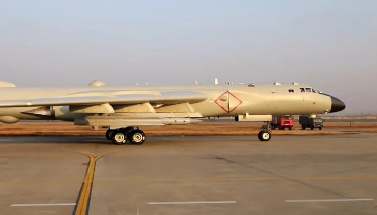 Çinin YJ-12 raketləri daşıyan H-6 bombardmançı təyyarəsi ilk dəfə görüntülənib