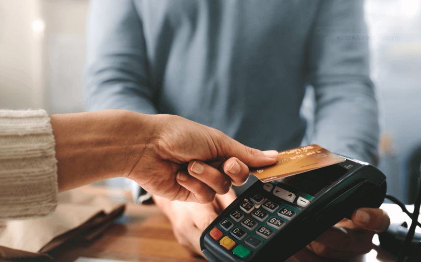 Azərbaycanda noyabrda nağdsız ödənişlər 14 %-dən çox artıb