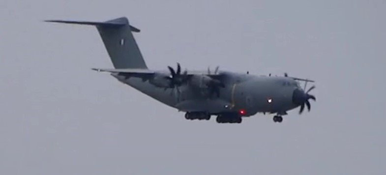 Zvartnots hava limanına hərbi yük təyyarəsi enib