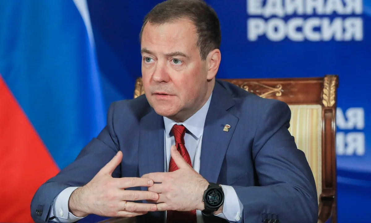Medvedev: ABŞ-nin Venesueladakı əməliyyatı fonunda dövlətlər ordularını gücləndirməlidir