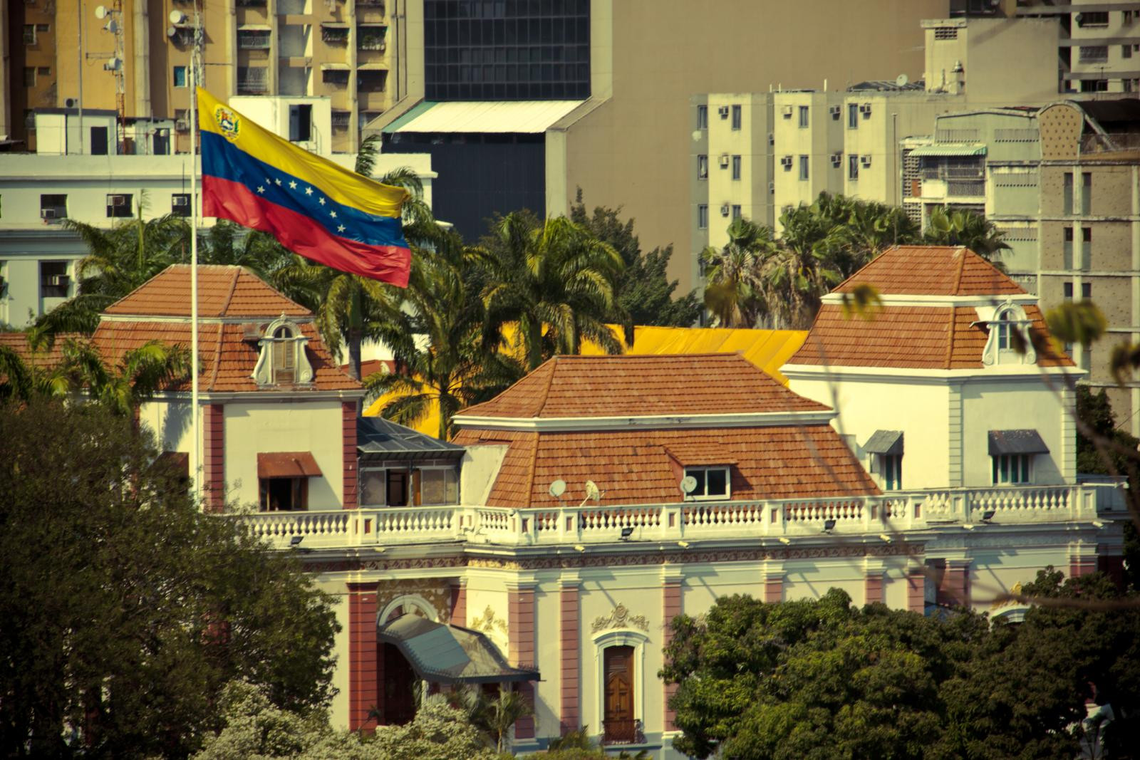 Karakasda prezident sarayı ətrafında təhlükəsizlik tədbirləri gücləndirilib