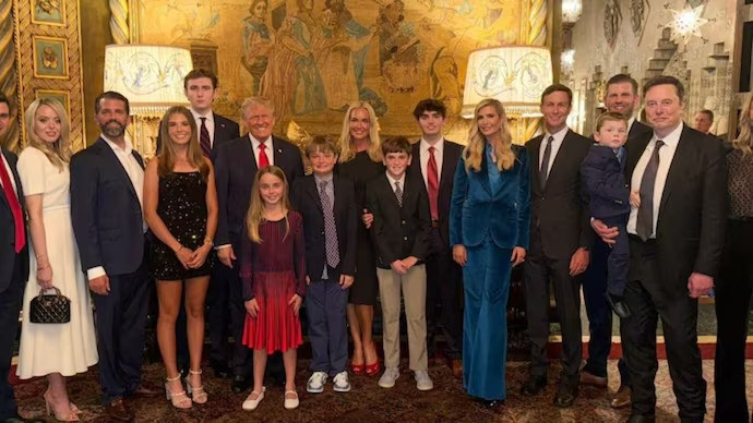 İlon Mask Tramp ailəsi ilə şam yeməyində