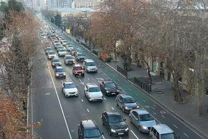 Bakıda 14 istiqamətdə tıxac müşahidə olunur