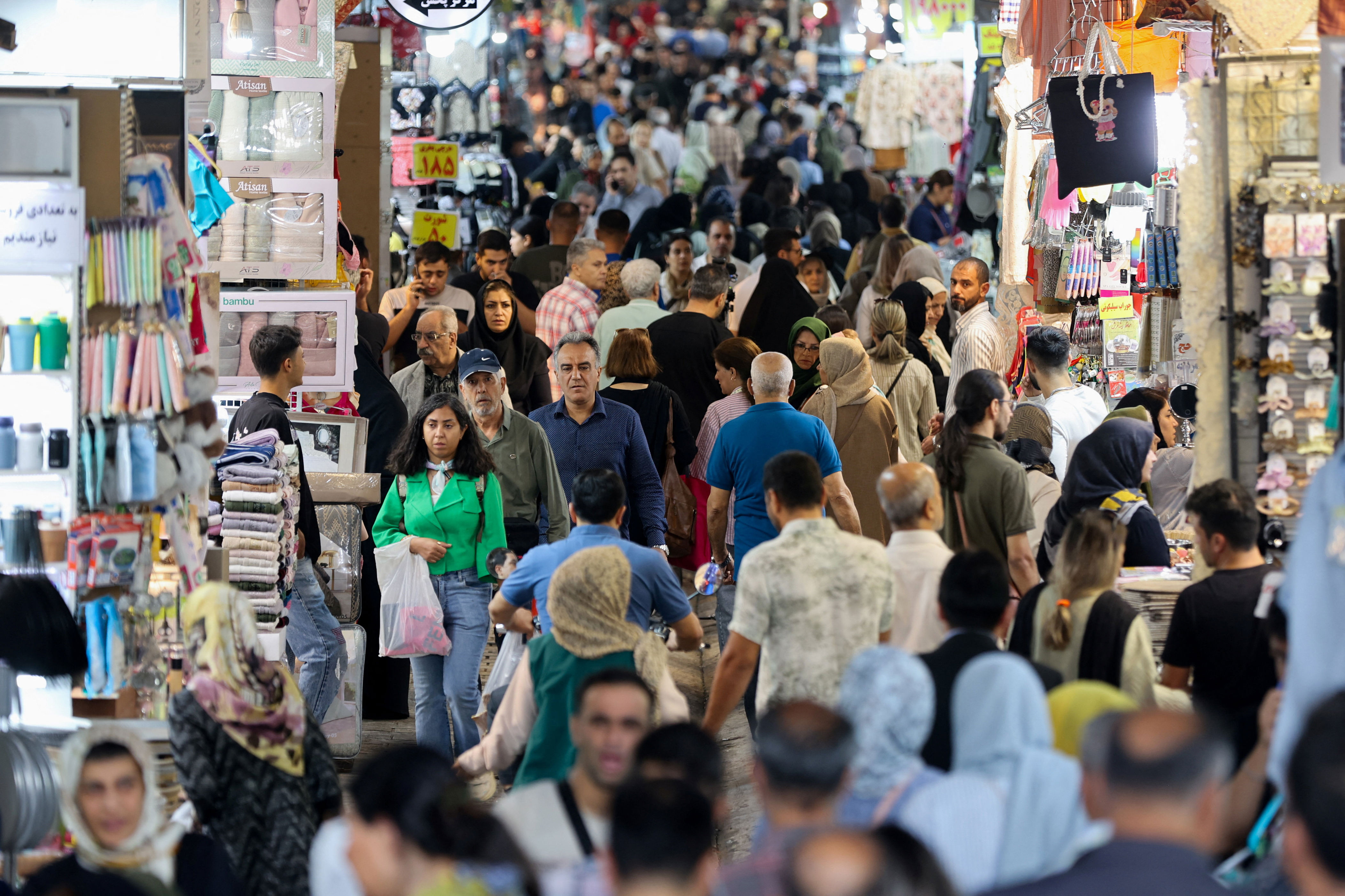 Ticarət sektorunun tətili Tehran və Şirazda iqtisadi həyatı iflic edib