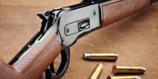 Salyanda 60 yaşlı kişi keçmiş kürəkənini tüfənglə qətlə yetirməkdə şübhəli bilinir