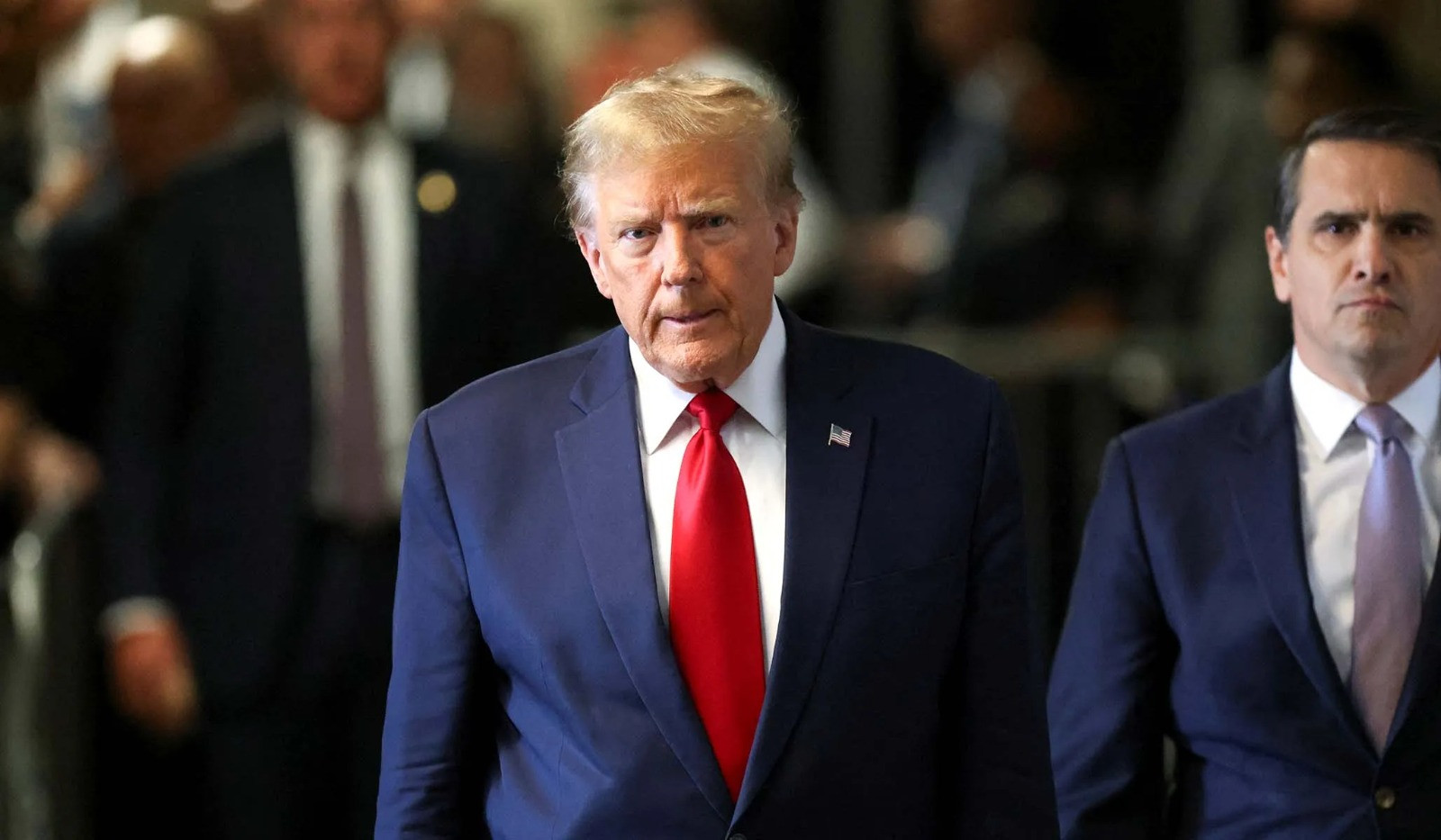 Tramp “hazır olun” mesajı verib