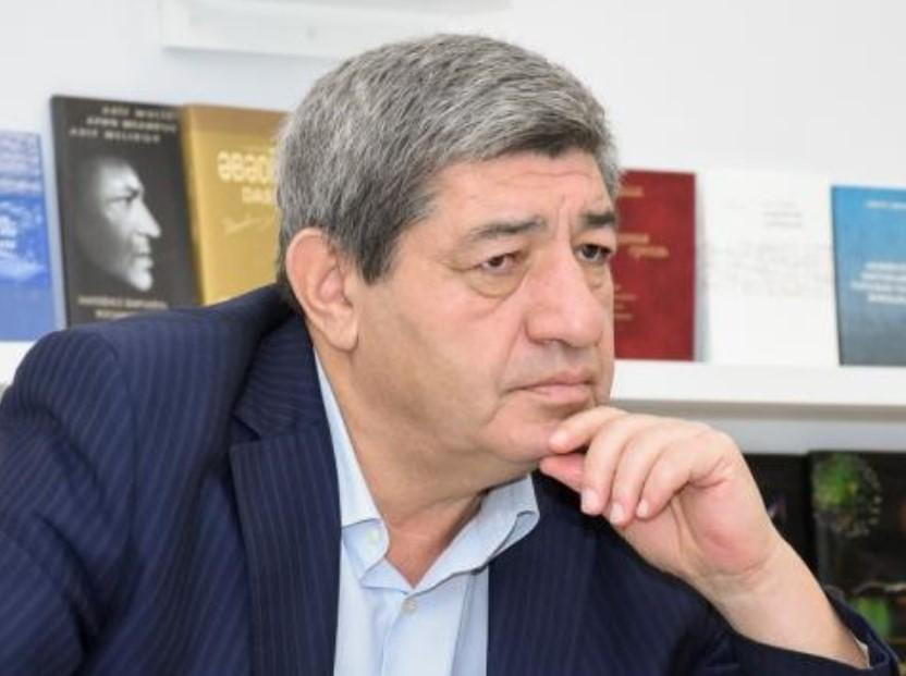 Beynəlxalq terminologiyaya və elmi üsluba uyğun sözlərdən istifadə qaçılmazdır, lakin...