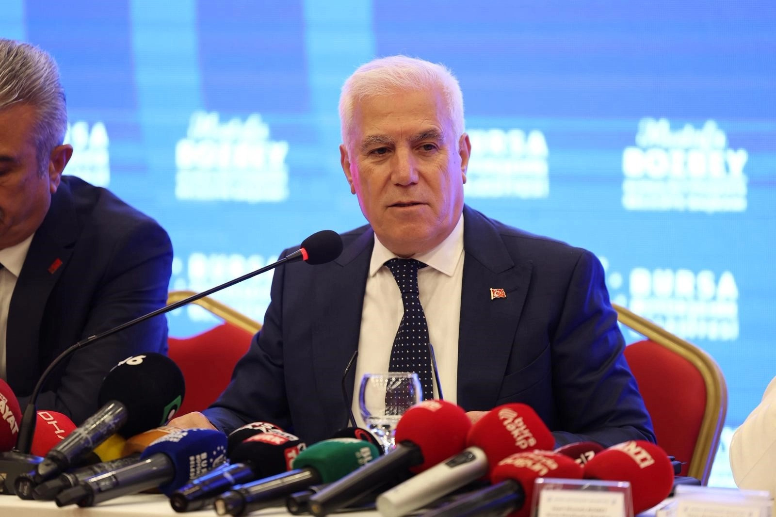 Bursa meri Mustafa Bozbey çıxışı zamanı hücuma məruz qalıb