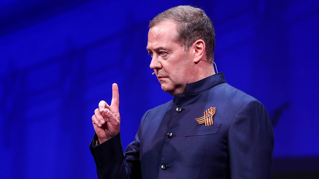 Medvedev Ukraynaya raket zərbəsini sərt tərzdə şərh etdi