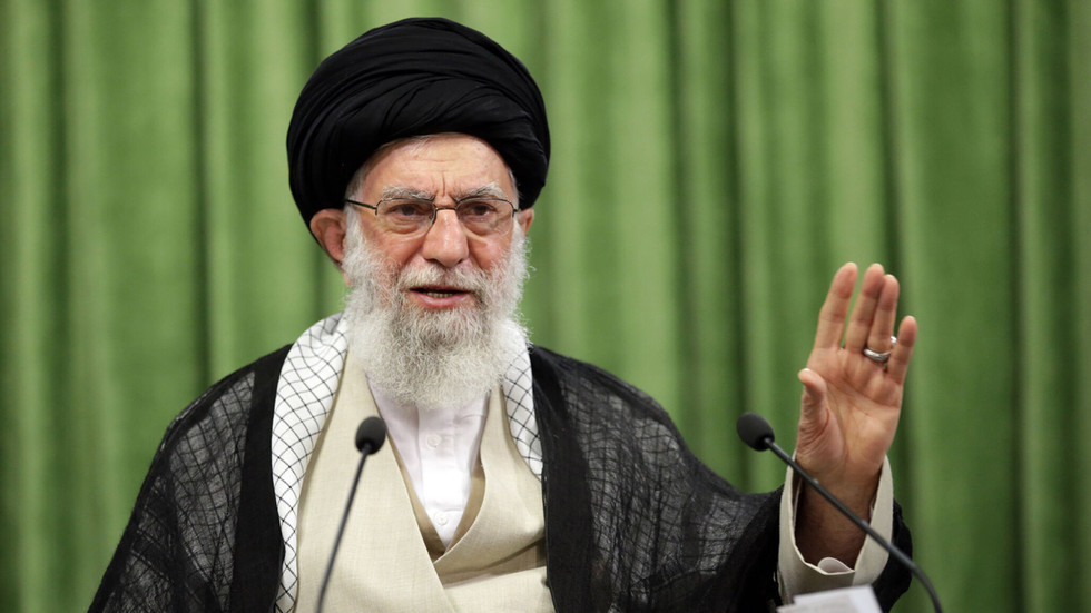 İranın ali lideri: