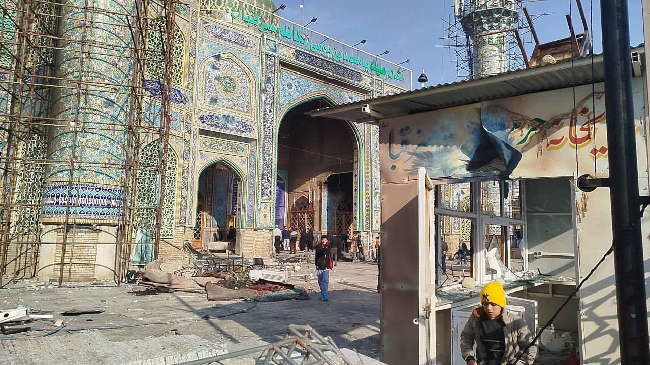 İranda etirazçılar Dezfuldə din xadiminin məqbərəsinə ziyan vurublar