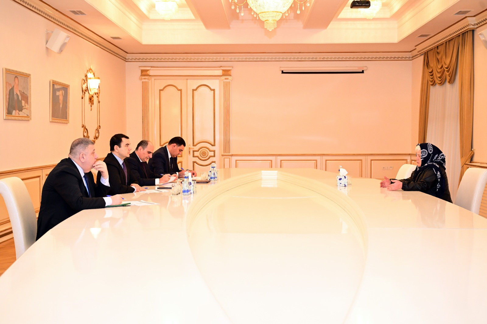 Adil Kərimli Ucarda vətəndaşların müraciətlərini dinləyib