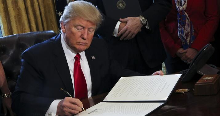 Tramp sərəncam imzaladı: