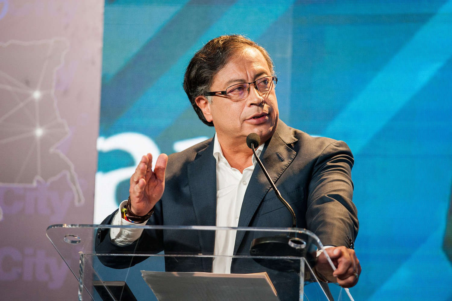 Kolumbiya prezidenti müharibənin mənbəyinin ABŞ-nin enerji asılılığı olduğunu bildirib