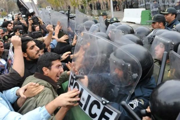 İranda etiraz aksiyalarında ölənlərin sayı 70-i ötüb