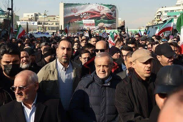 Pezeşkian da mitinqçilərə qoşuldu: