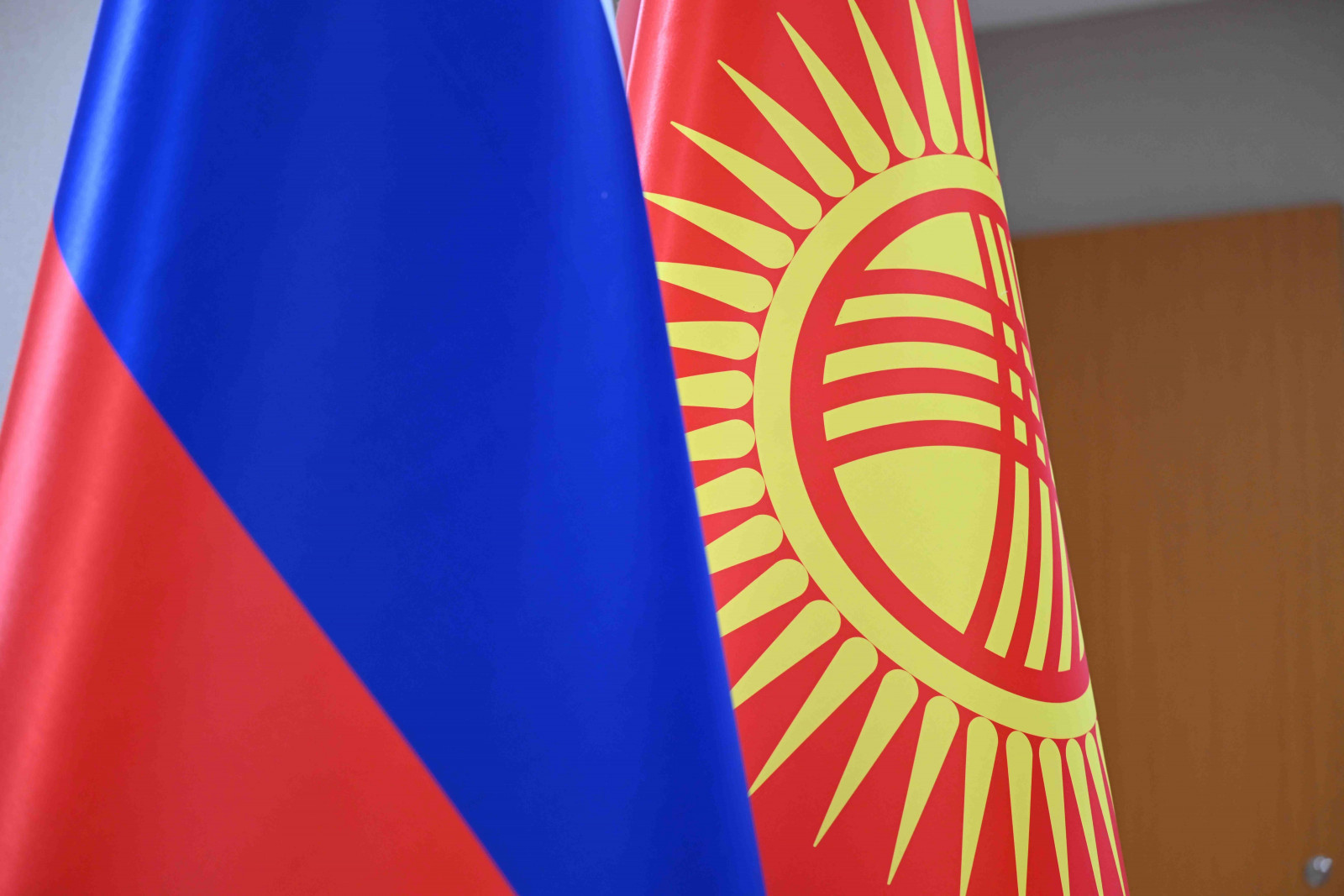 Dost dövlətlər arasında gərginlik: