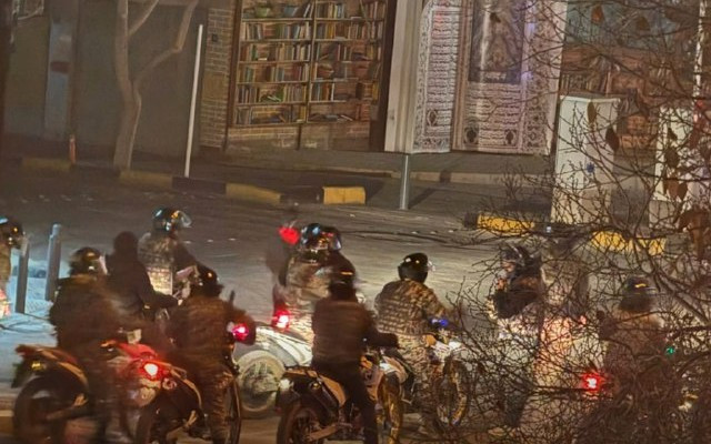 Təbrizdə hərbi vəziyyət elan edilib