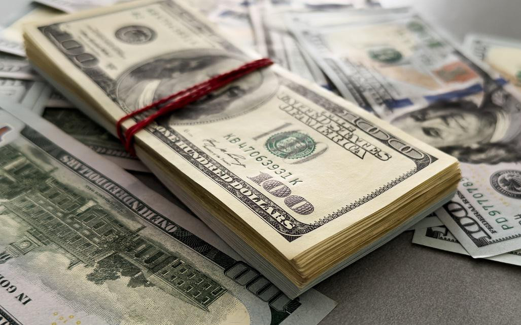 Baş nazir özünə külli miqdarda