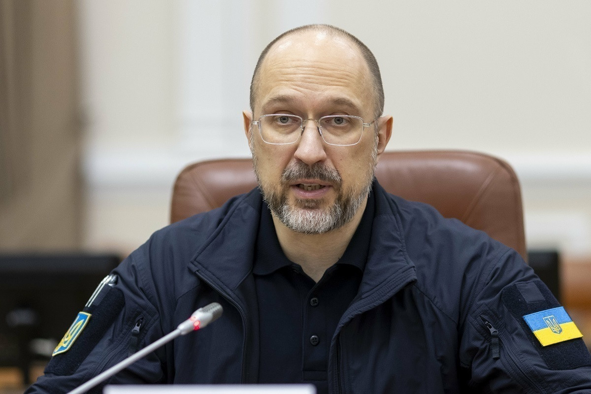 Şmıqal: Ukraynada tam sağlam elektrostansiya qalmayıb