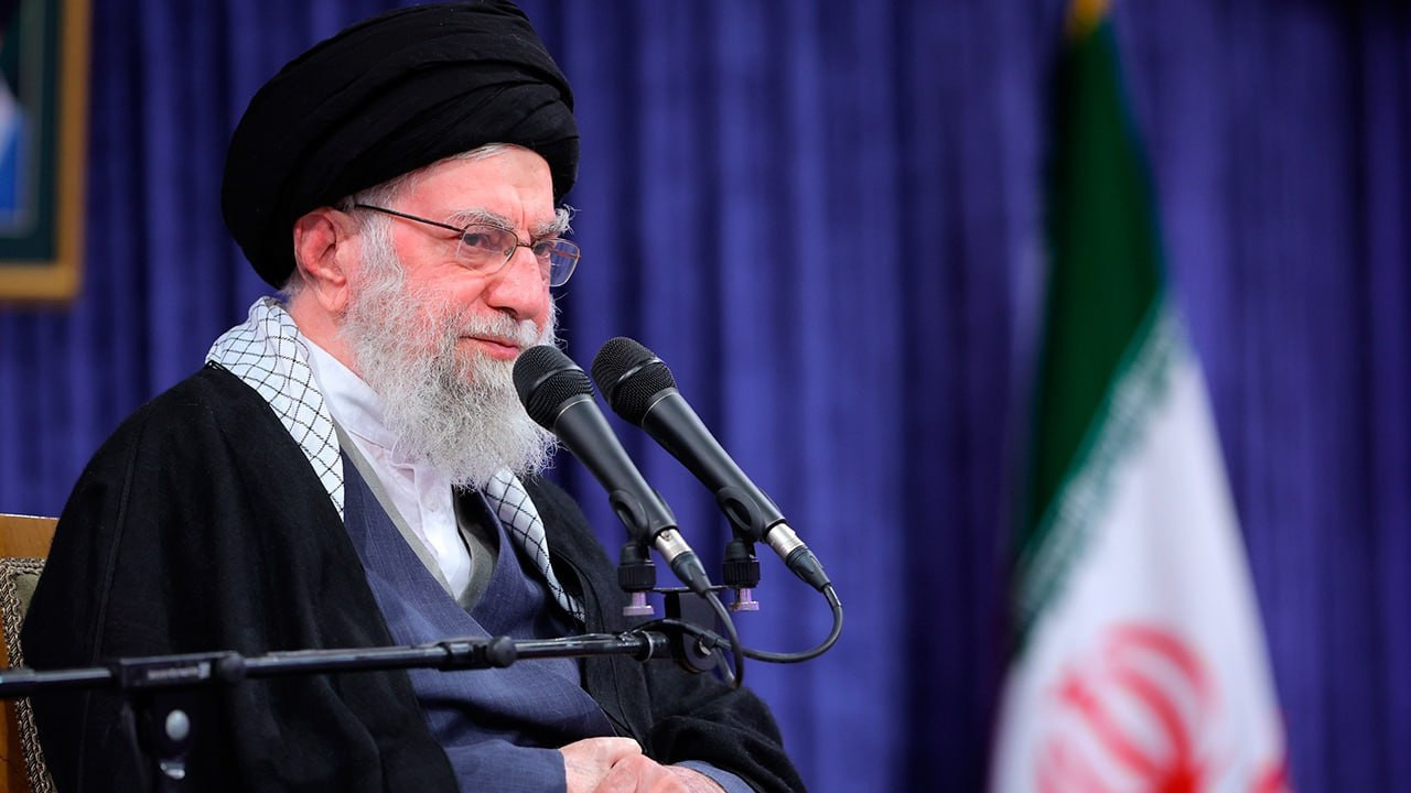 Xamenei etirazların "belinin qırıldığını" elan edib