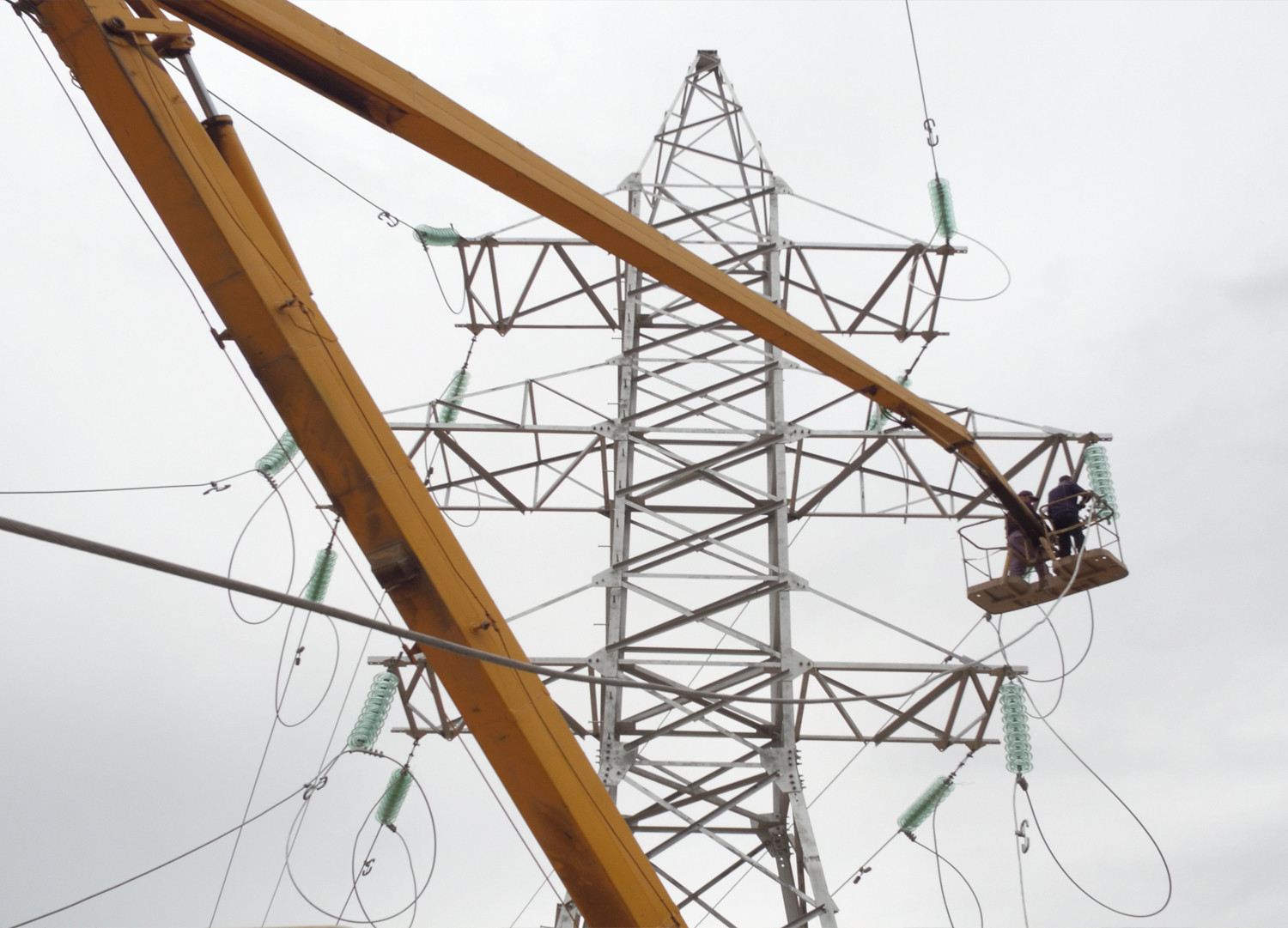 Kəlbəcərin ucqar dağ kəndlərinə izolyasiyalı hava xətləri çəkilir