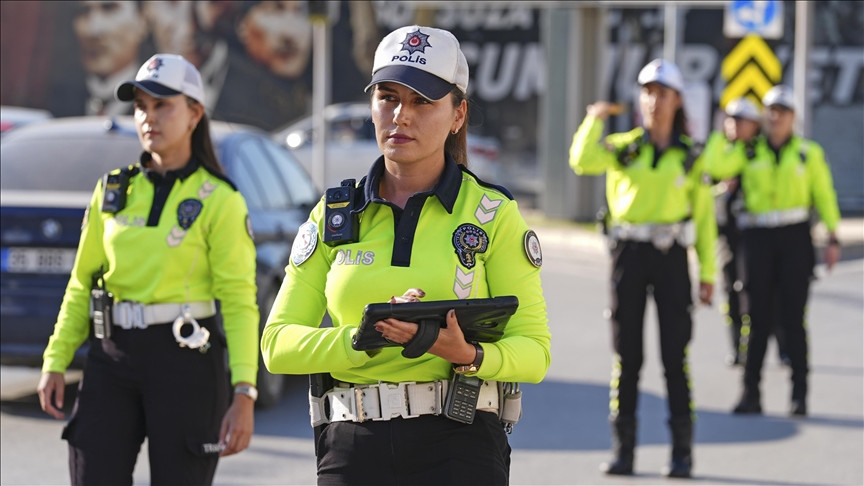 Polis hədə-qorxu ilə milyonlar qazanan dələduz şəbəkəsini ifşa edib