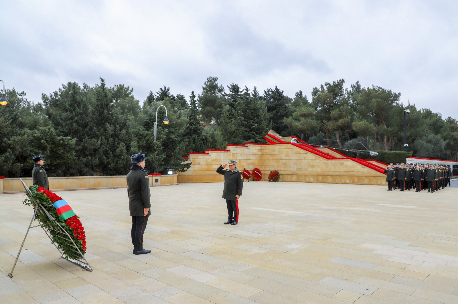 Səfərbərlik Xidmətinin rəhbərliyi Şəhidlər xiyabanını ziyarət edib