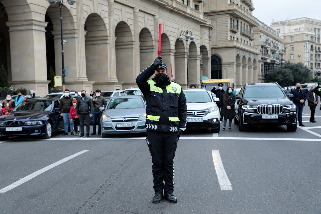 Azərbaycanda 20 Yanvar şəhidlərinin xatirəsi bir dəqiqəlik sükutla yad edildi