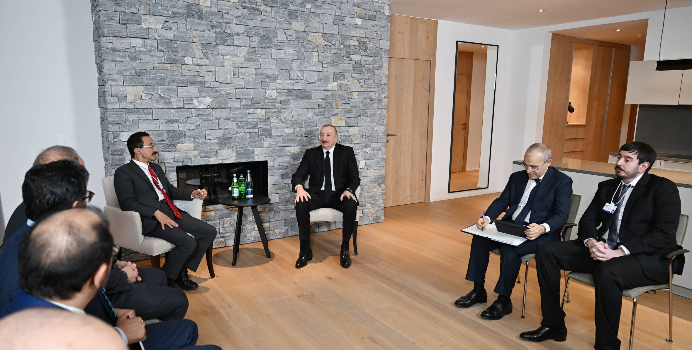 Heydər Əliyev Davosda işgüzar görüşlərə qatılıb