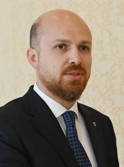 Ərdoğanın oğlu Gəncədə Şəhidlər Xiyabanını ziyarət edib