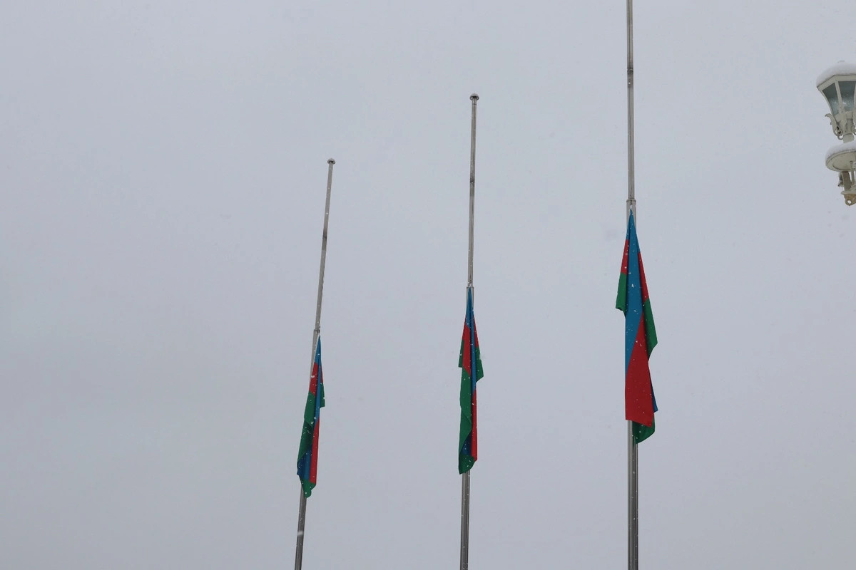 Xankəndi, Xocalı və Ağdərədə bayraqlar yarıyadək endirilib