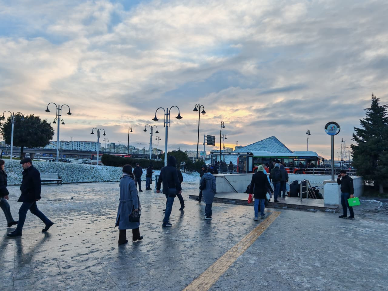 Buz üzərində addımlayan həyat və dayanmayan ritm: Bəli, bura Bakıdır -