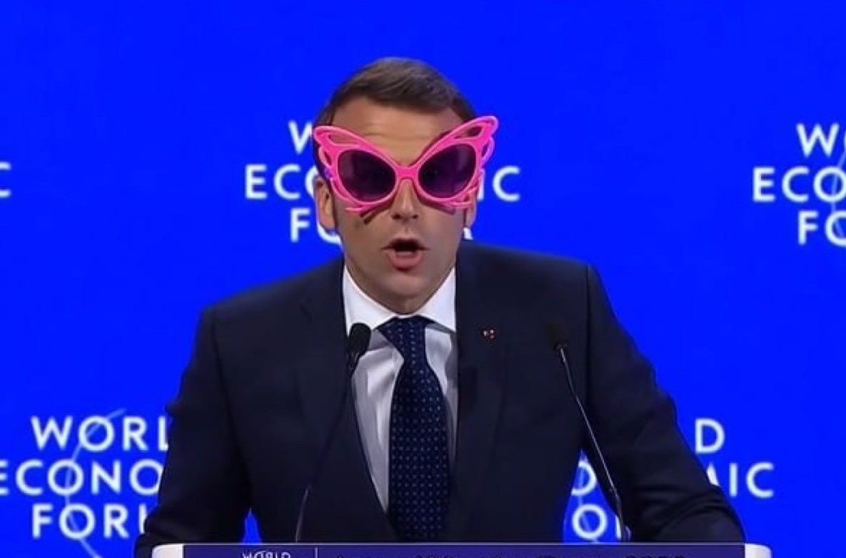 Sosial şəbəkələrdə Makronu ələ saldılar