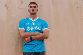 "Napoli"nin hücumçusu karyerasını İtaliyanın digər klubunda davam etdirə bilər