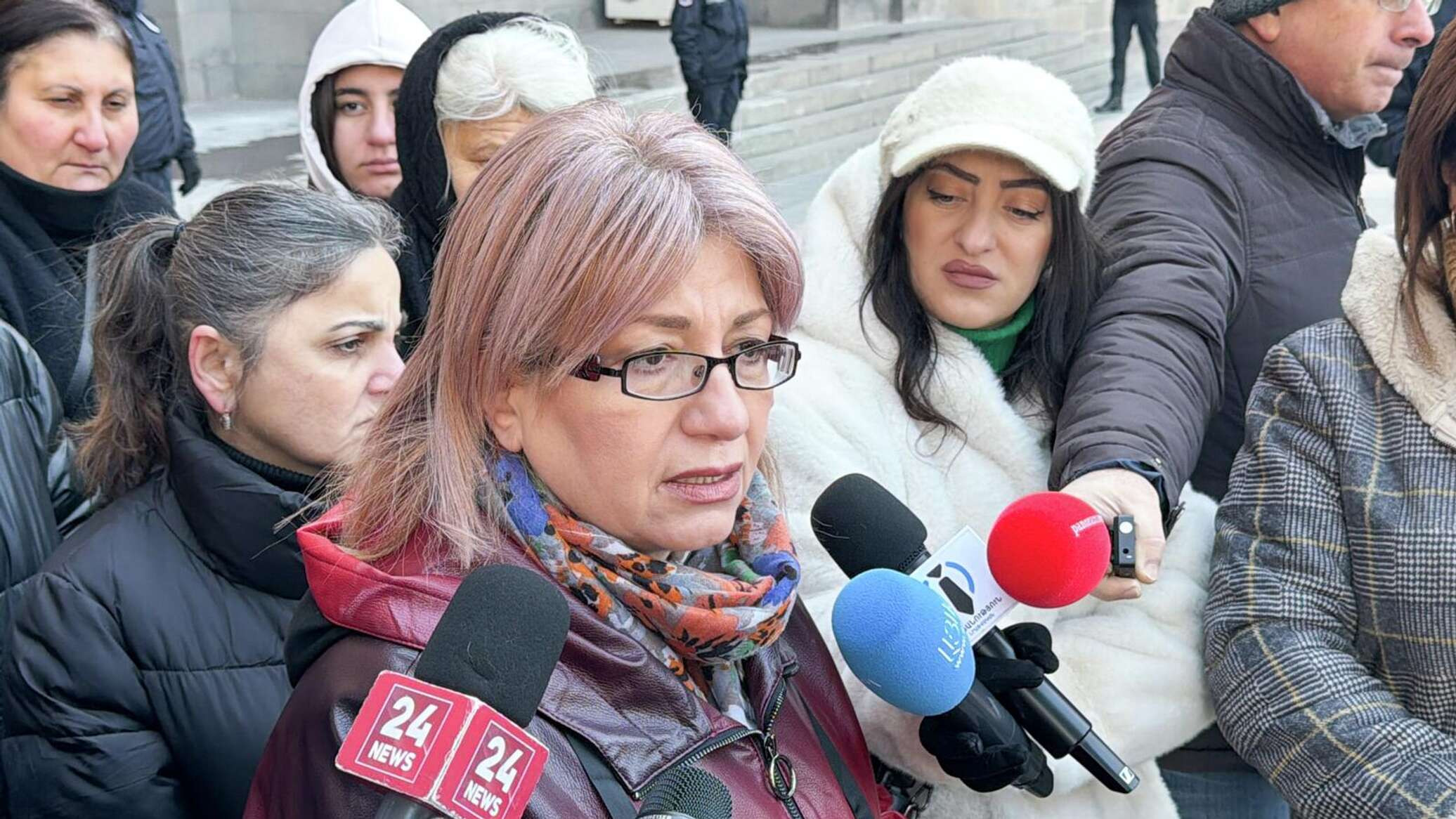 Həlak olan erməni hərbçilərin yaxınları etiraz aksiyası keçirir