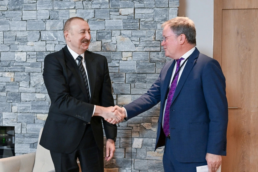 Prezident İlham Əliyev Davosda "Vitol" şirkətinin baş icraçı direktoru ilə görüşüb