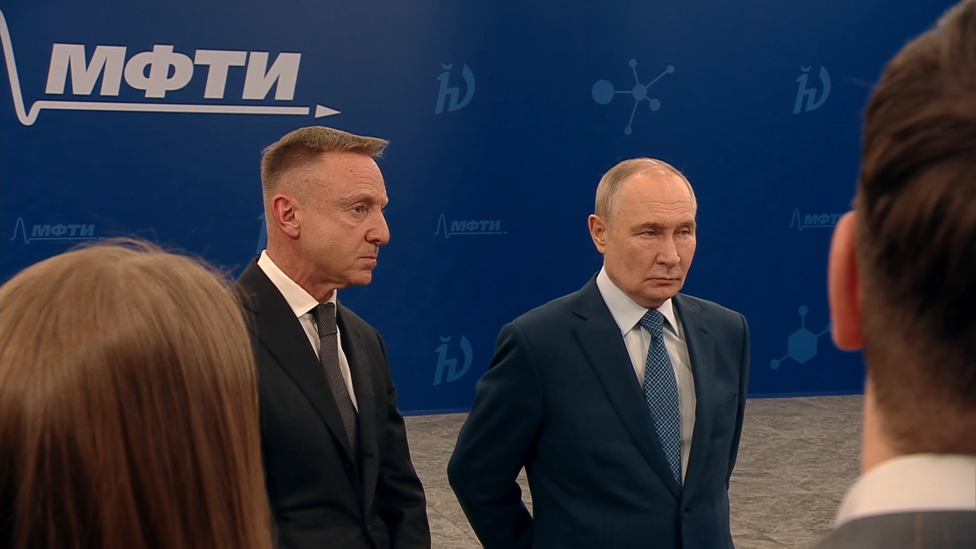 Putin atom bombasından daha əhəmiyyətli “silahın” adını açıqlayıb