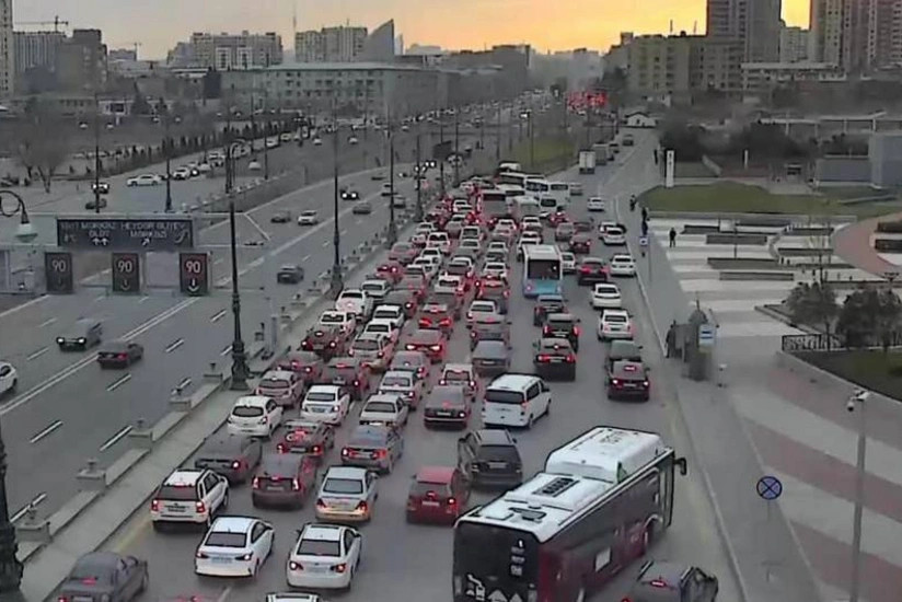 Bakının bəzi küçə və prospektlərində tıxac var -