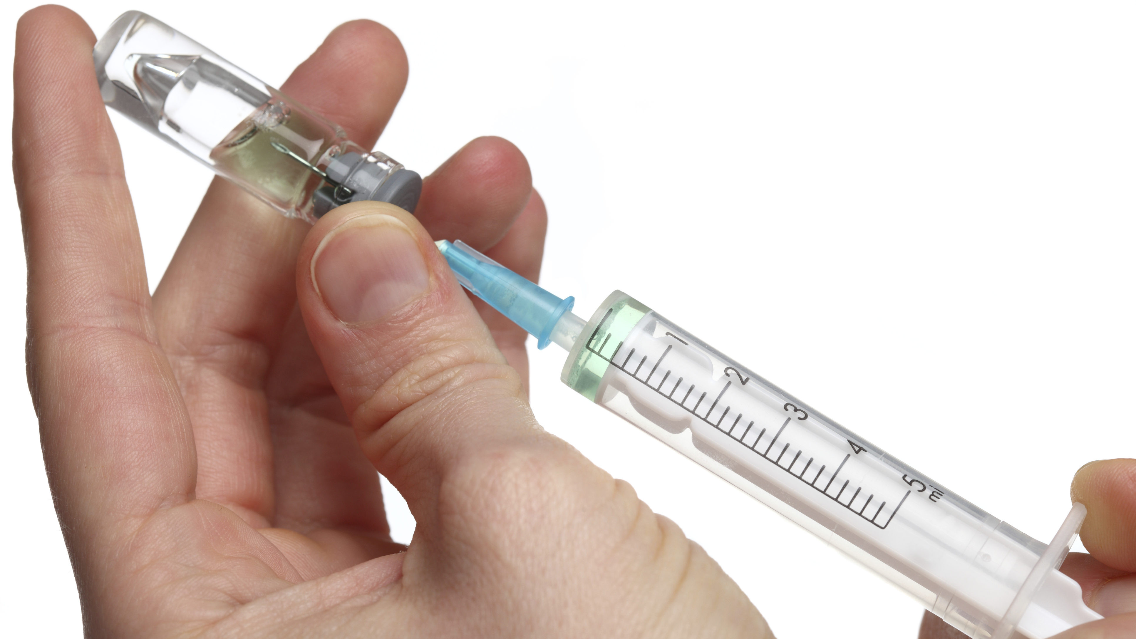 Kişi ailə üzvünün vurduğu iynədən sonra öldü