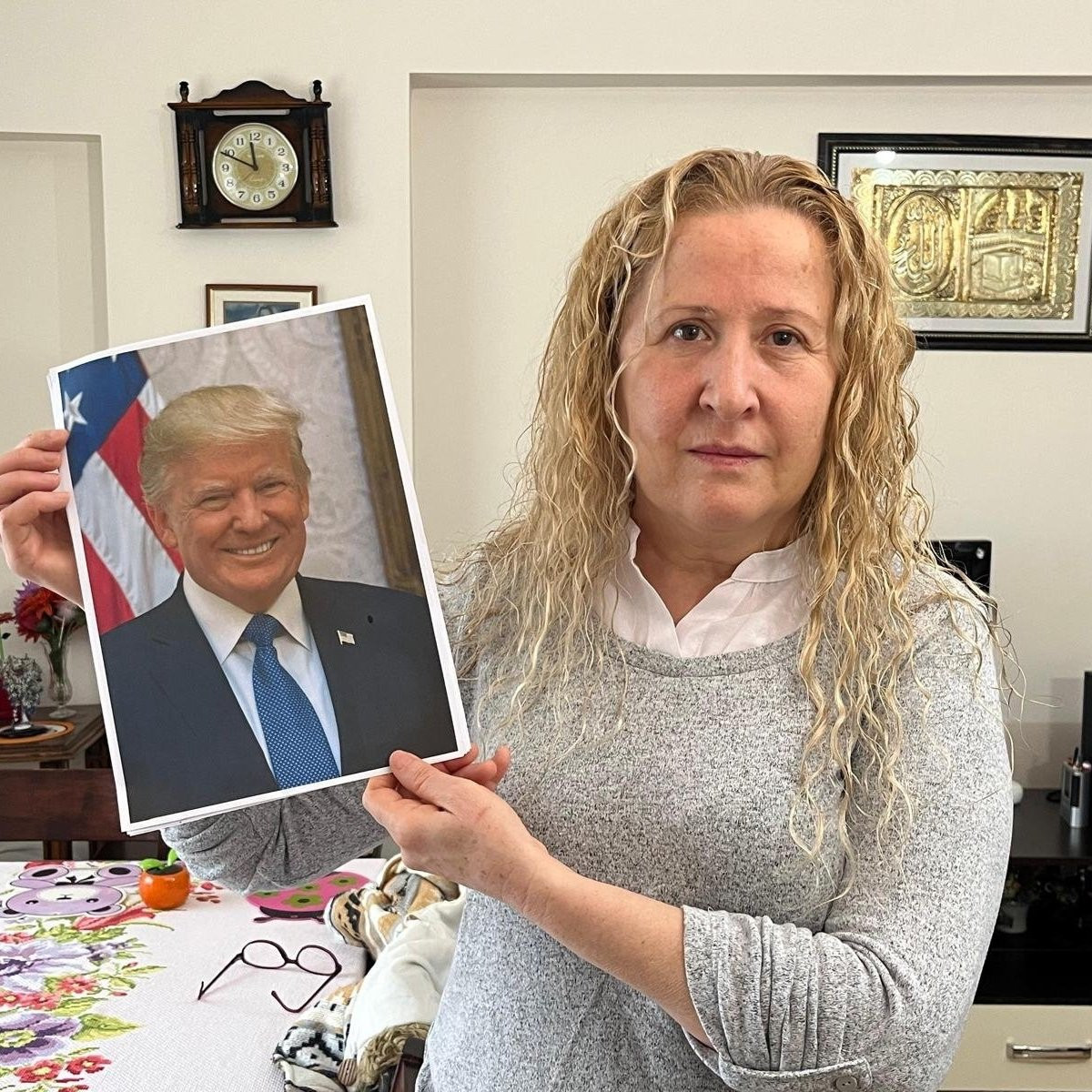 Trampın qızı olduğunu iddia edən Necla Özmen: Bacılarım məni evdən çıxarmaq istəyir