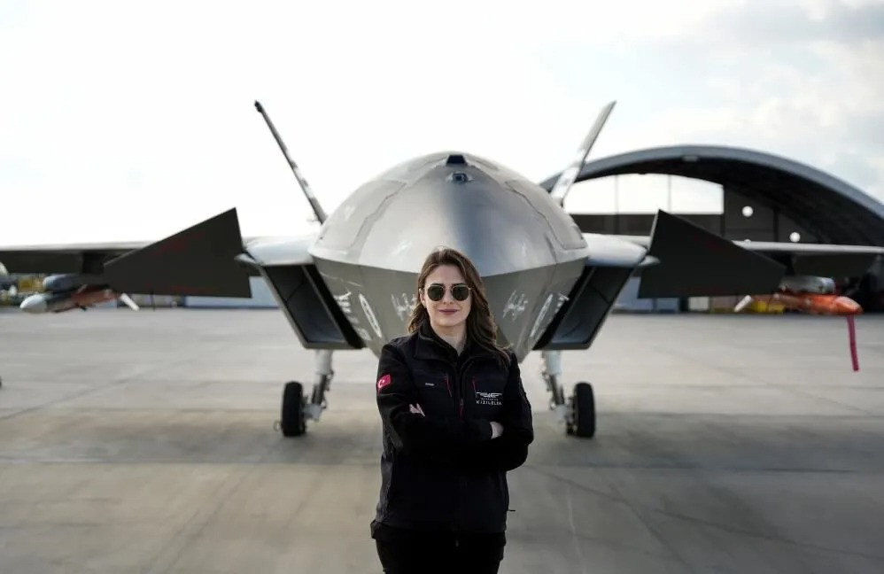 Pilotsuz döyüş təyyarəsində qadın lider: